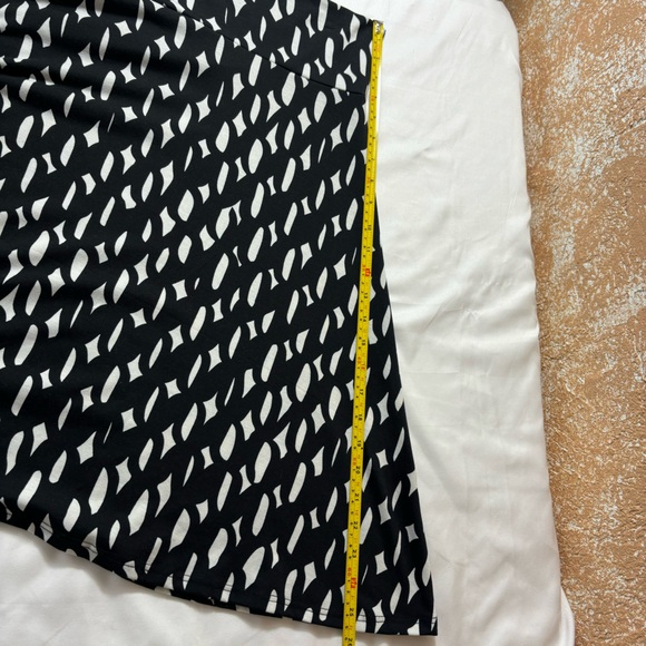 Lularoe Skirt Midi High Waist Flowy Comfort Black White Pattern Skirt Size Small - Picture 8 of 8